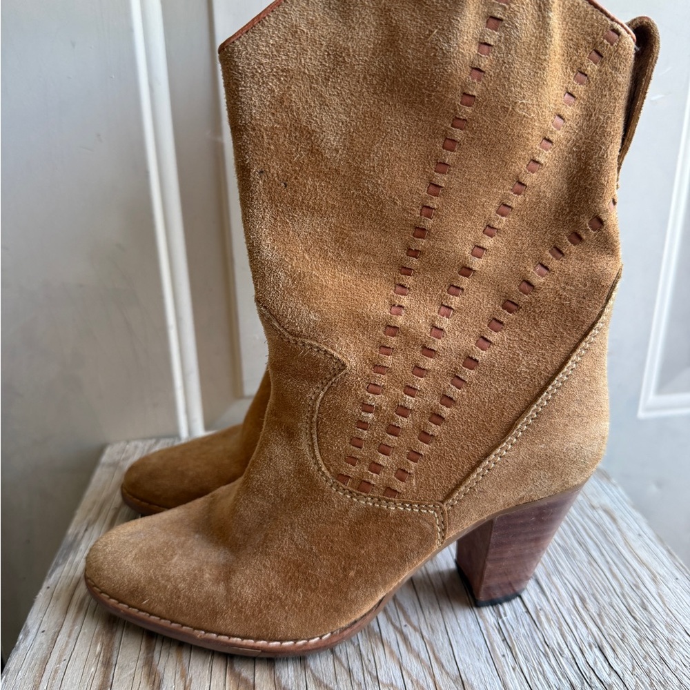 Women's Suede Mid-Calf Heeled Boot - Tan
